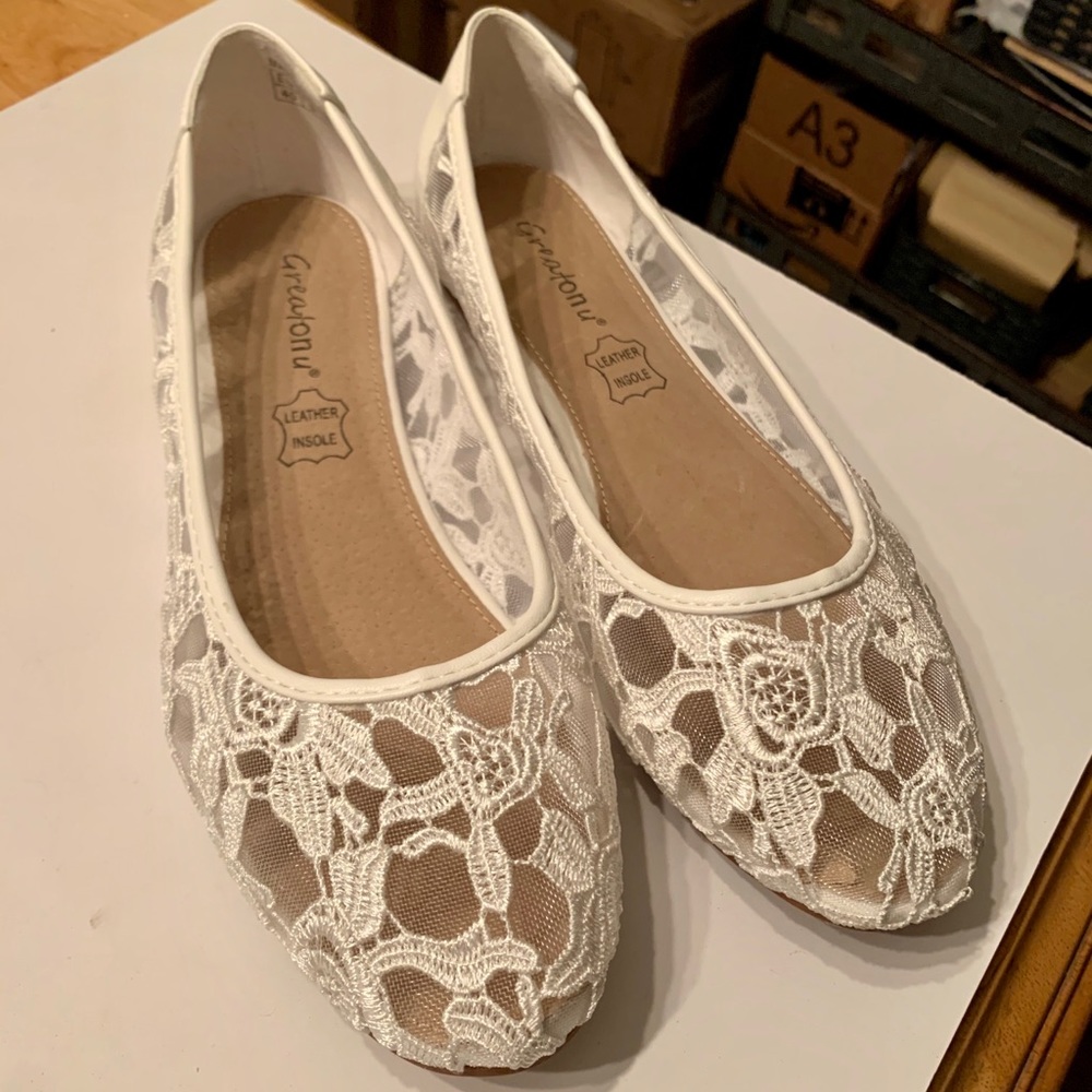 Women’s white wedding ballet flats